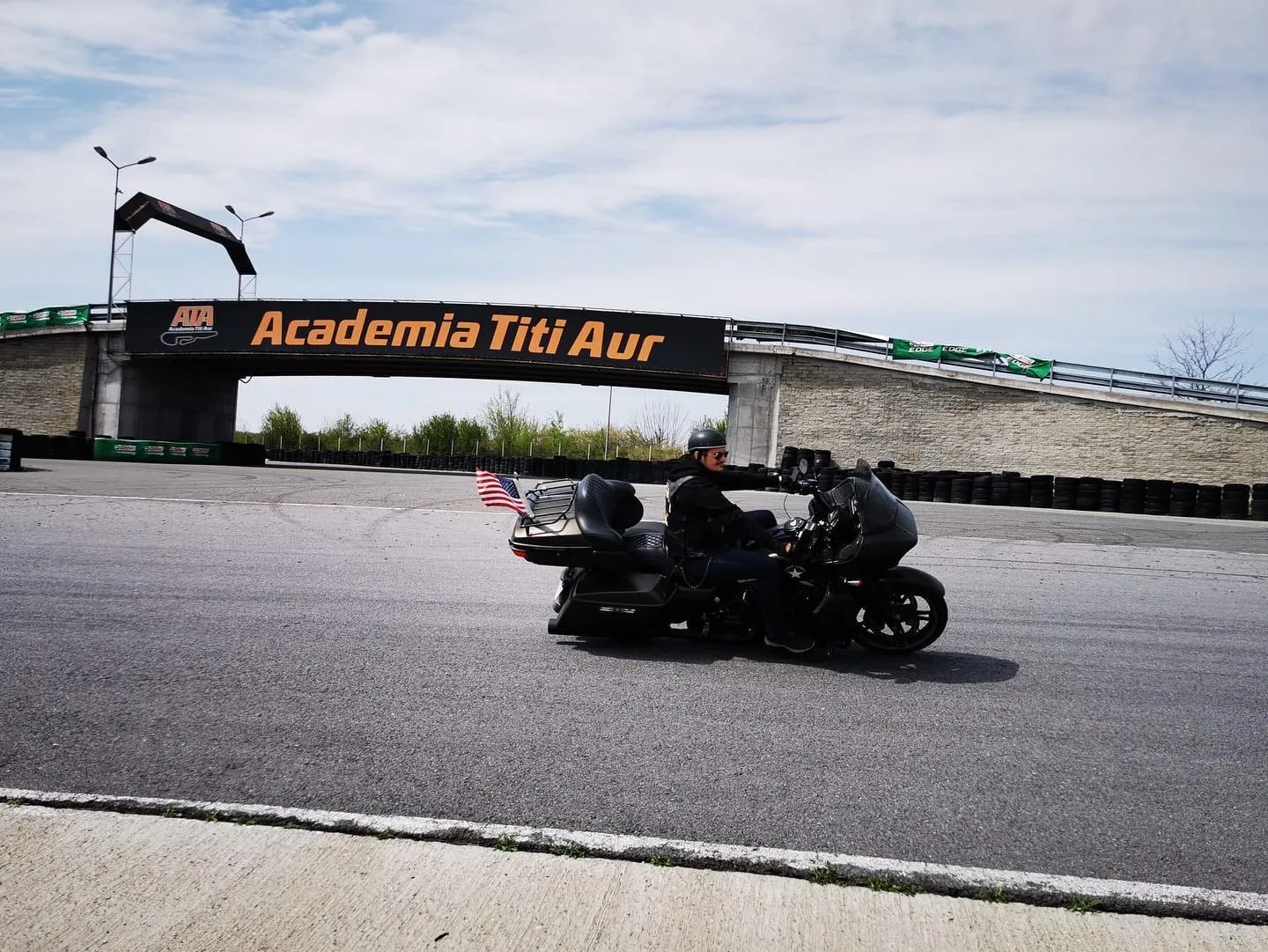 A motorcyclist rides a touring motorcycle on the Academia Titi Aur training circuit.