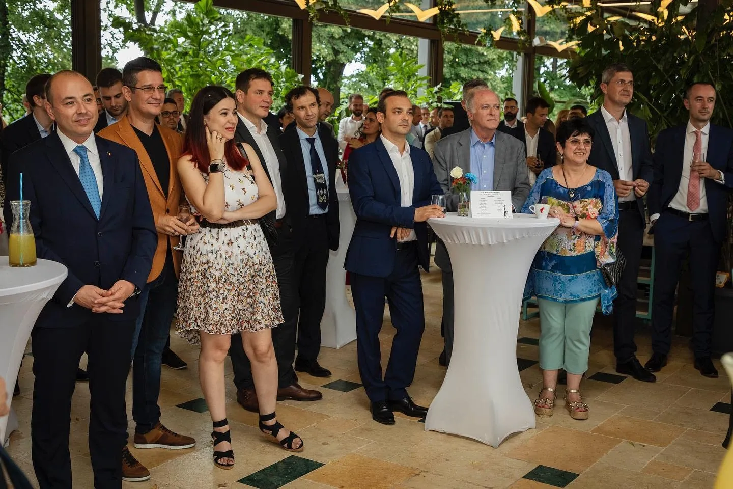 Friends gather at AmCham Romania’s Independence Day celebration.