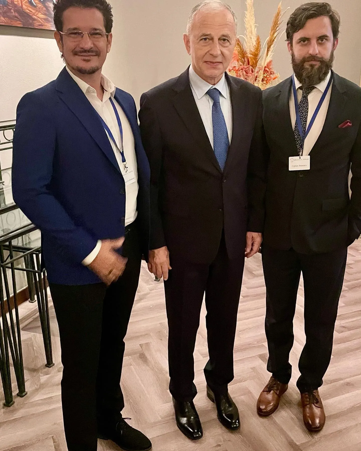 Sebastian Cochinescu poses with two formally dressed attendees at the Brussels Forum.